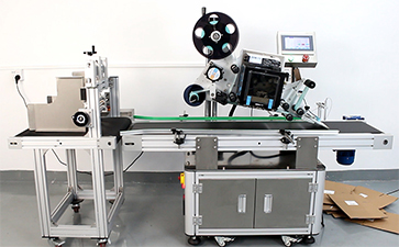 全自動貼標(biāo)機(jī)有哪些優(yōu)勢？如何去選擇全自動貼標(biāo)機(jī)和半自動貼標(biāo)機(jī)？